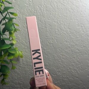 Kylie Cosmetics Matte Liquid Lipstick – Pale Pink